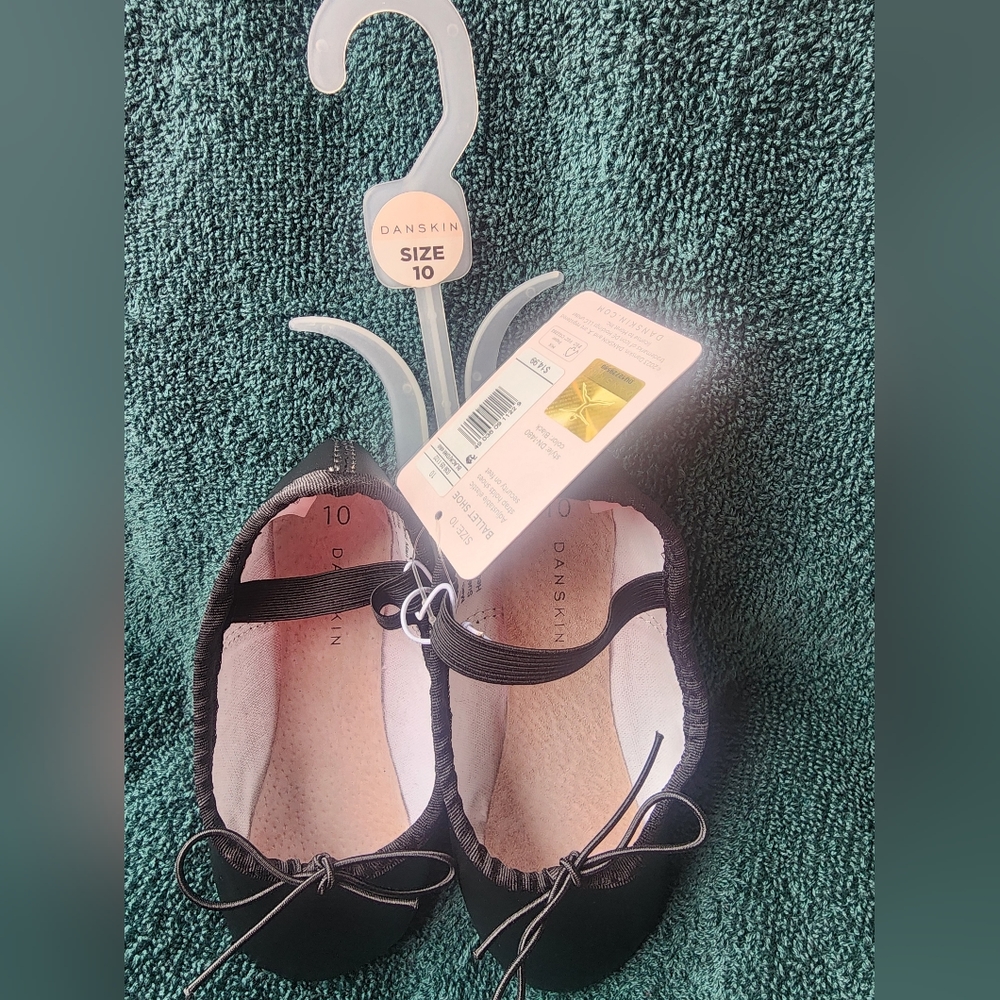 Little girls Danskins Ballet shoe NWT